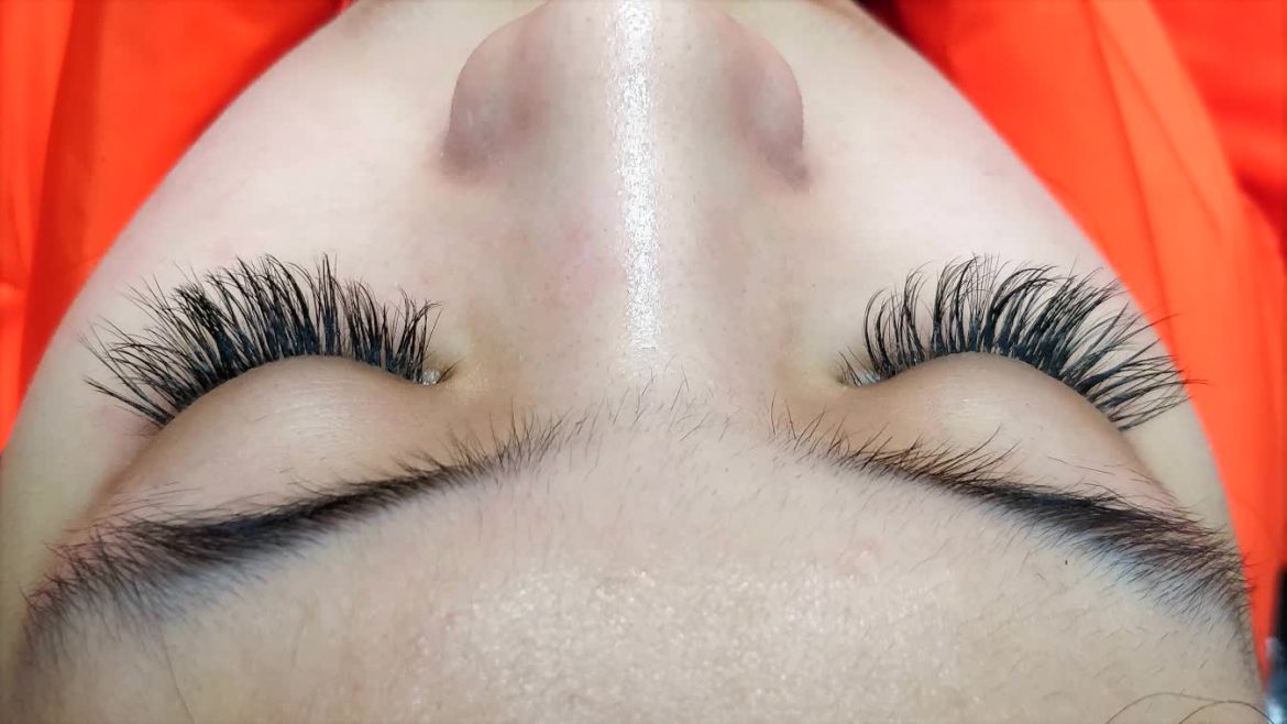 What Should you Look for in Lash Extensions Near Me?